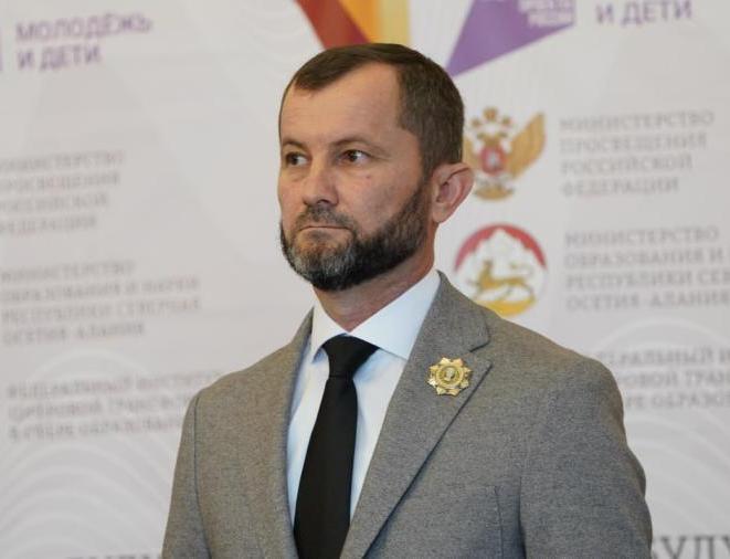 УЧЕБНИКИ ПО ЧЕЧЕНСКОМУ ЯЗЫКУ СОВЕРШЕНСТВУЮТСЯ.
